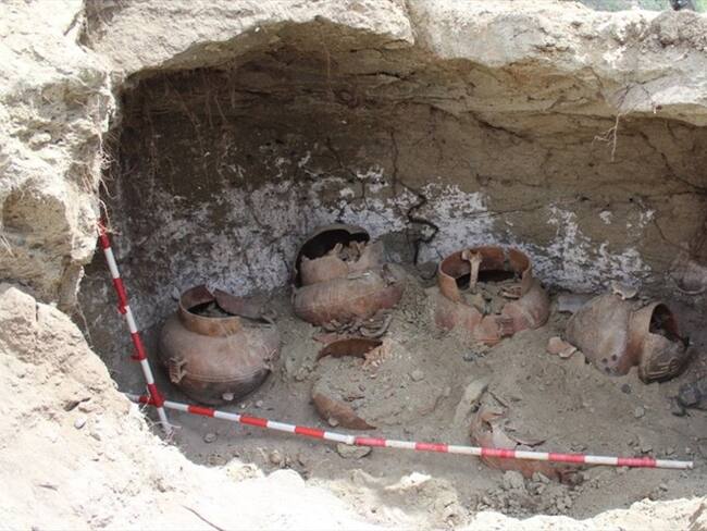 Entre los elementos hallados se encuentran tumbas, vasijas y urnas funerarias, que dan cuenta de la forma de vida y creencias de las comunidades que habitaron este territorio. Foto: Agencia Nacional de Infraestructura
