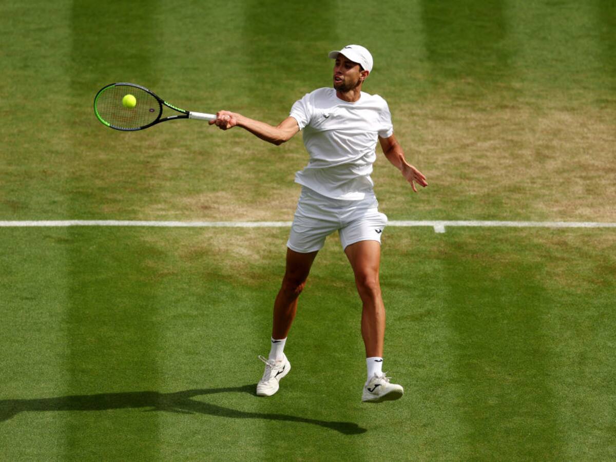 Daniel Galán le dice adiós a Wimbledon: perdió contra el italiano Jannik Sinner