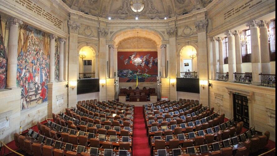 El proyecto, de autoría del representante de la Alianza Verde, Mauricio Toro, no incluirá las relaciones comerciales entre grandes empresas.. Foto: Colprensa