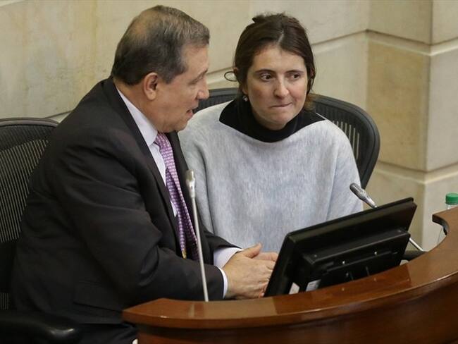 Paloma Valencia y Ernesto Macías se enfrentaron tras carta de apoyo a Zuluaga