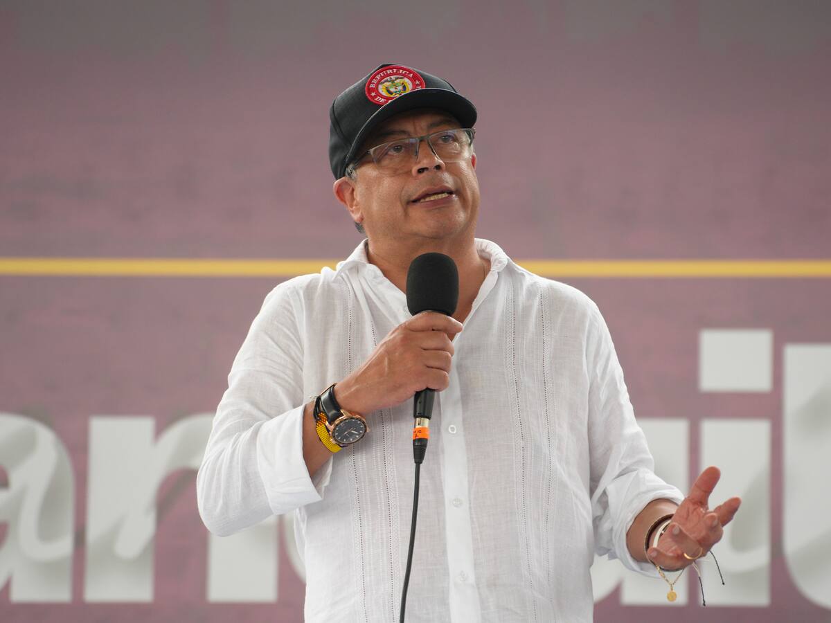 Tenemos un problema mental en nuestra oligarquía: Petro por privilegiar vías 4G