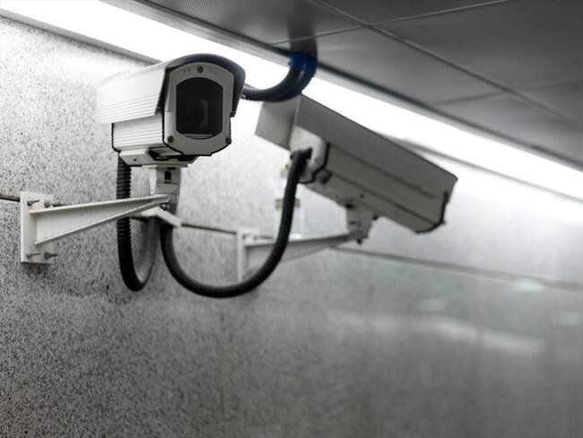 Mujer posó en ropa interior frente a cámara de seguridad de estación de metro. Foto: Getty Images