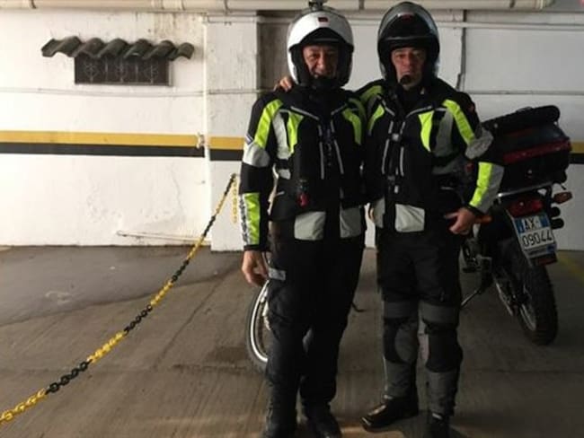 Rino Polata y Roberto Bardella (dcha.) pensaban recorrer 35.000 kilómetros en su viaje por América del Sur.. Foto: BBC Mundo