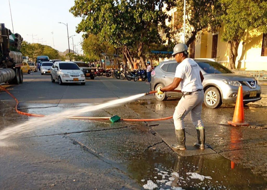 Jornada de limpieza luego de la emergencia en la Ebar norte/ Essmar