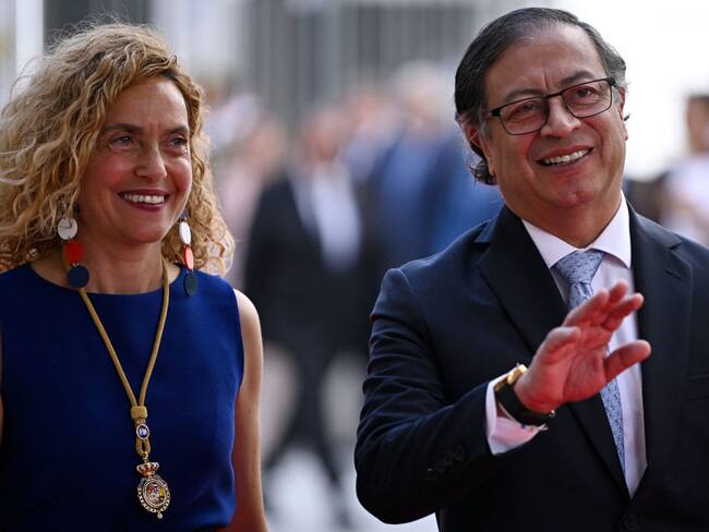 La presidenta del Congreso español, Meritxell Batet y el presidente Gustavo Petro. (Photo by OSCAR DEL POZO/AFP via Getty Images)