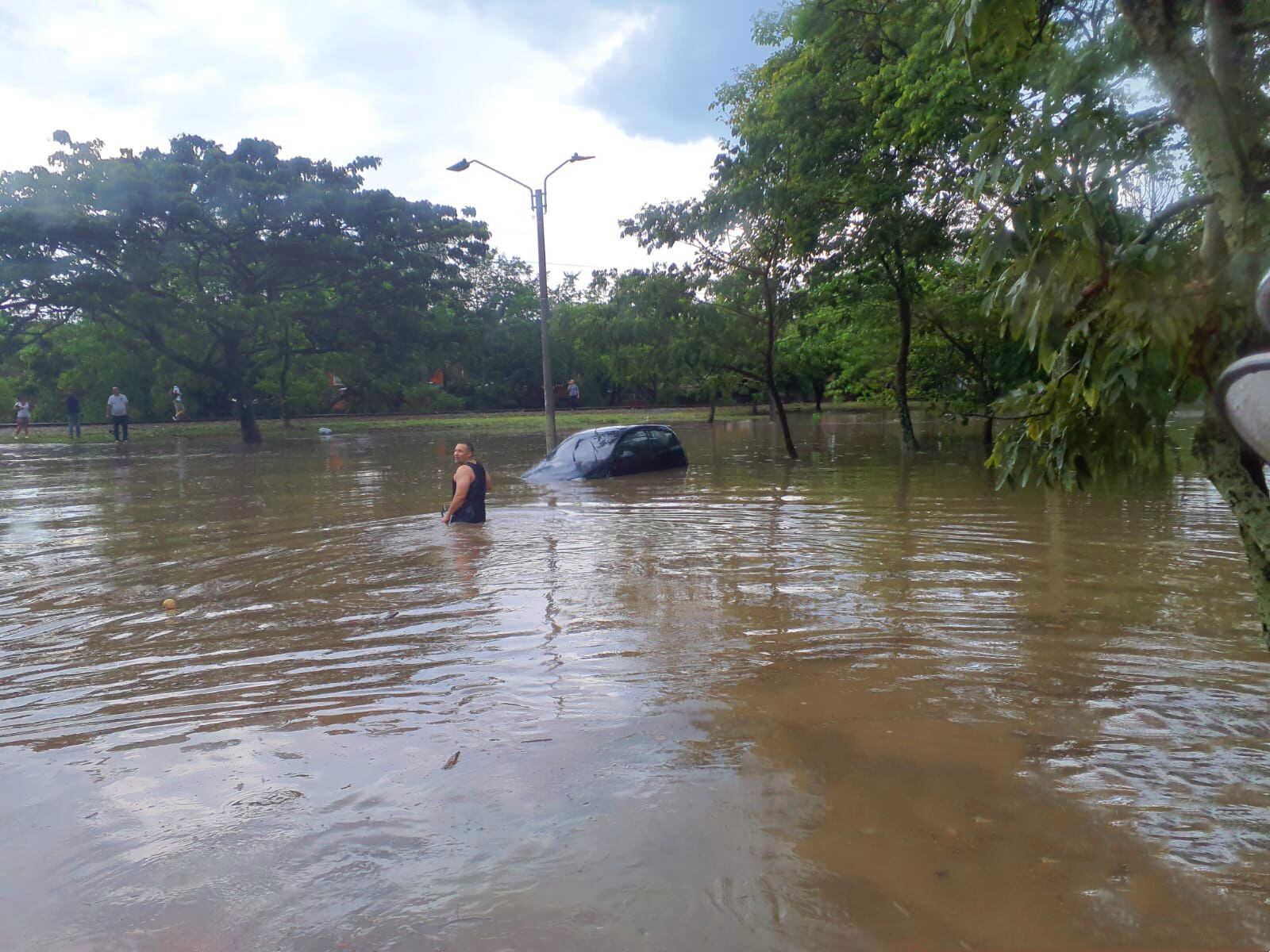 Ante esta situación, las autoridades locales han mantenido activo el Puesto de Mando Unificado (PMU). Foto: Bomberos Cali.