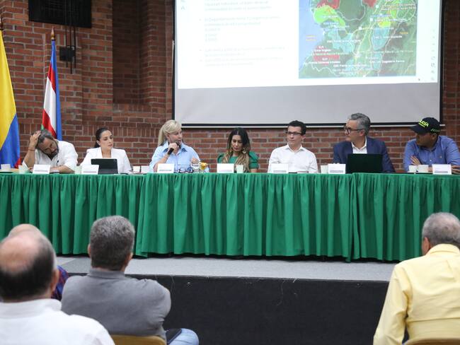 La gobernadora señaló que, debido a la escasez de recursos, su administración ha tenido que afrontar gastos para la policía y al ejército. Foto: Gobernación.