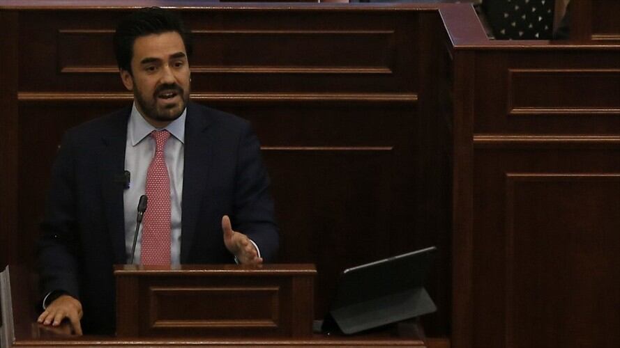 Gabriel Santos, Representante a la Cámara, hablando en la moción de censura conta Karen Abudinen. Foto: Colprensa - Camila Díaz
