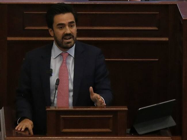 Gabriel Santos, Representante a la Cámara, hablando en la moción de censura conta Karen Abudinen. Foto: Colprensa - Camila Díaz