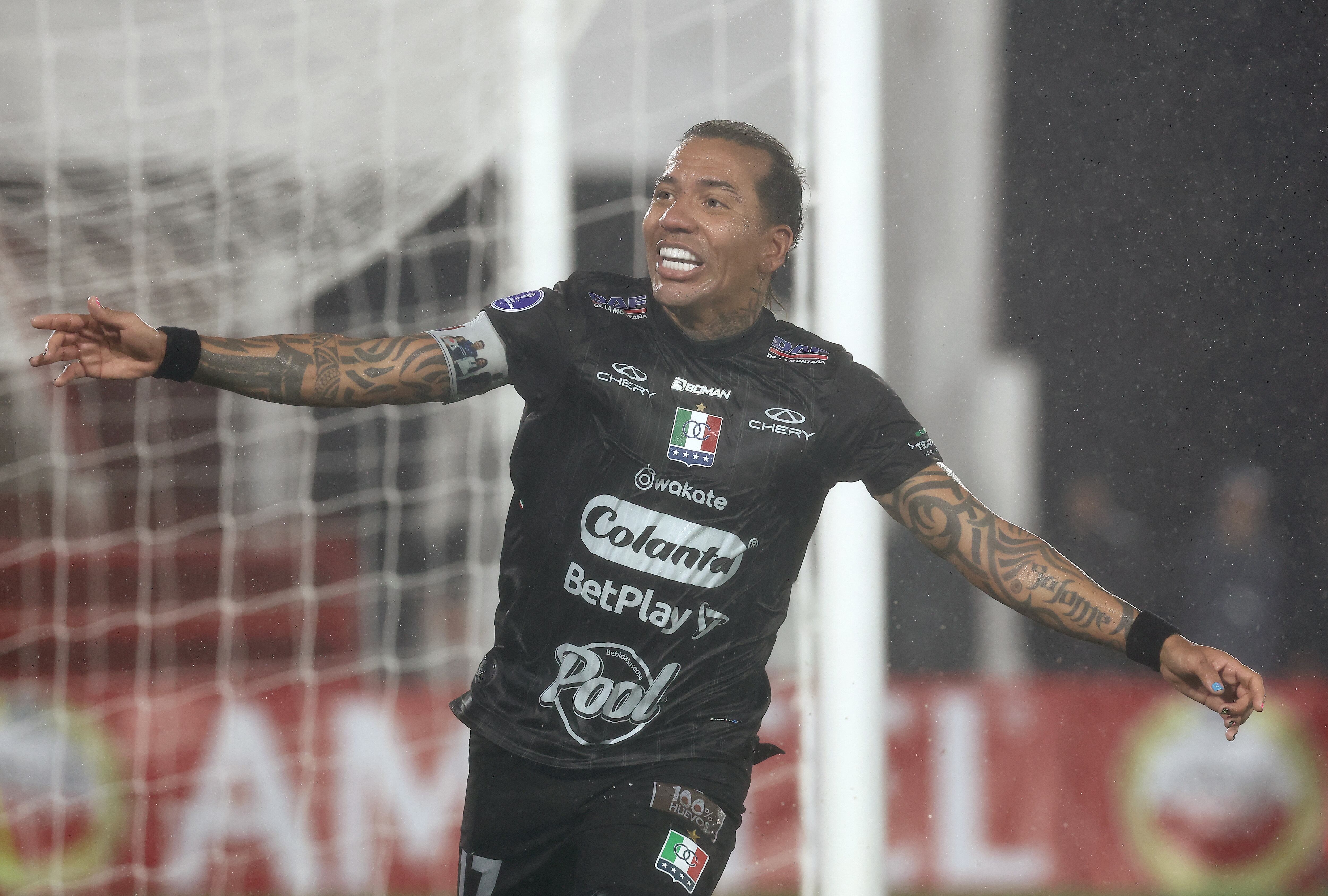 Dayro Moreno celebra un gol en el partido de vuelta ante Huracán por los octavos de final de la Copa Sudamericana. FOTO: ALEJANDRO PAGNI/AFP vía Getty Images