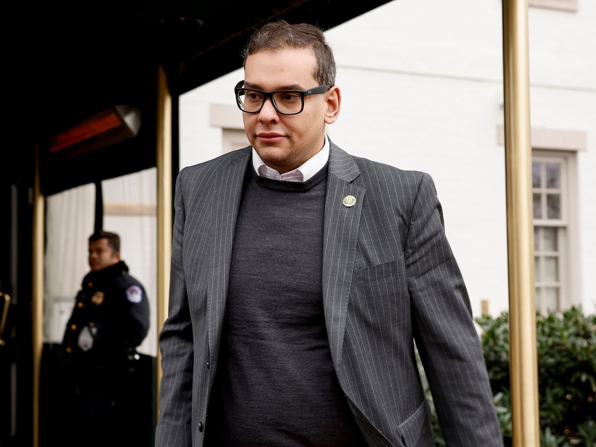 Congresista George Santos se retira de comités hasta que se “aclaren” sus asuntos