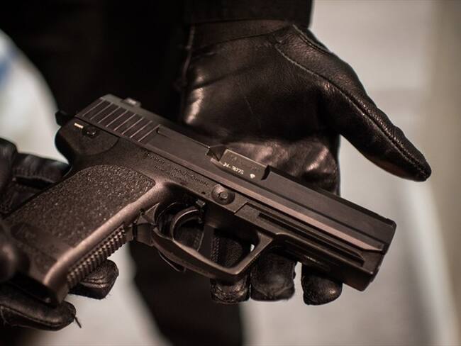 El artículo 1° del Decreto 2268 de 30 de diciembre de 2016 prorroga las medidas para la suspensión general de permisos para el porte de armas. Foto: Getty Images