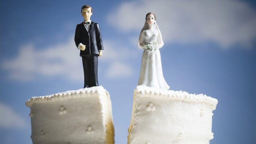 Mujer le pidió el divorcio a su esposo por no llevarle una hamburguesa. Foto: Getty Images