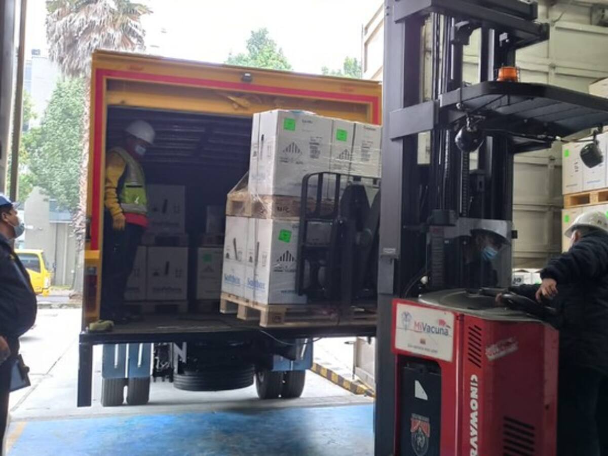 Llegan a Colombia 644.000 vacunas de Pfizer donadas por España