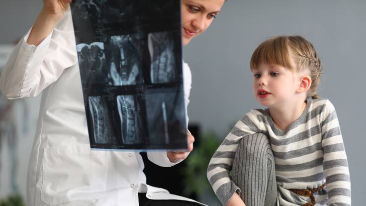 ¿Por qué es clave consultar con el ortopediatra en la primera infancia?