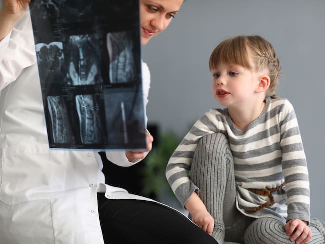 ¿Por qué es clave consultar con el ortopediatra en la primera infancia?