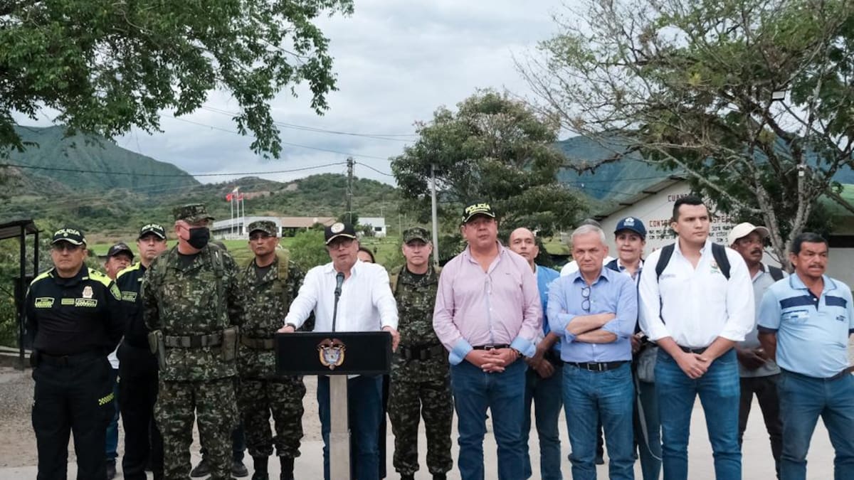 La fuerza pública no va a abandonar ningún territorio: presidente Petro desde el Huila