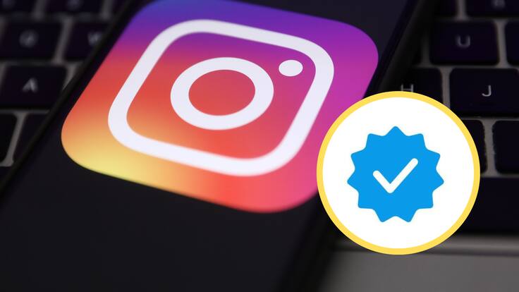 Celular con el logo de Instagram. En el círculo, imagen del logo de verificación (Fotos vía GettyImages y redes sociales)