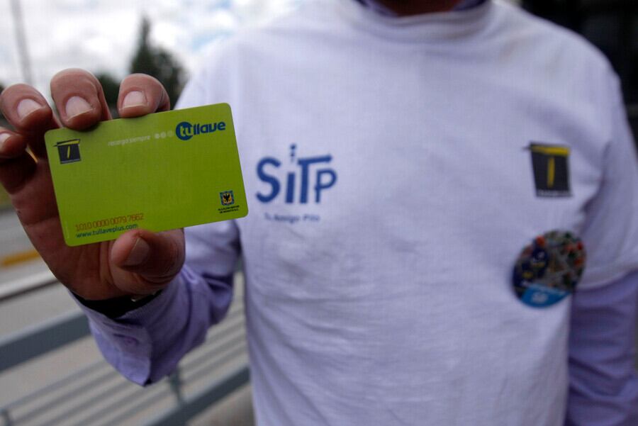 Paso a paso para recargar la tarjeta personalizada TuLlave. Foto: Colprensa