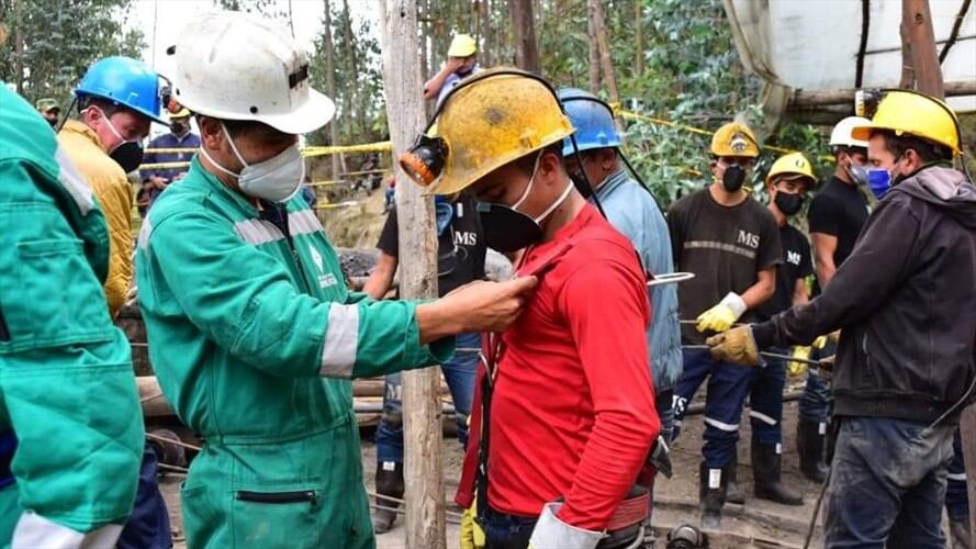 En la mina ubicada en Morcá hay más de 80 personas entre rescatistas, policías y militares ayudando en las labores.  . Foto: Alcaldía de Sogamoso