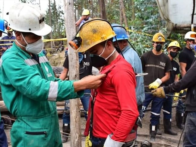 En la mina ubicada en Morcá hay más de 80 personas entre rescatistas, policías y militares ayudando en las labores.  . Foto: Alcaldía de Sogamoso