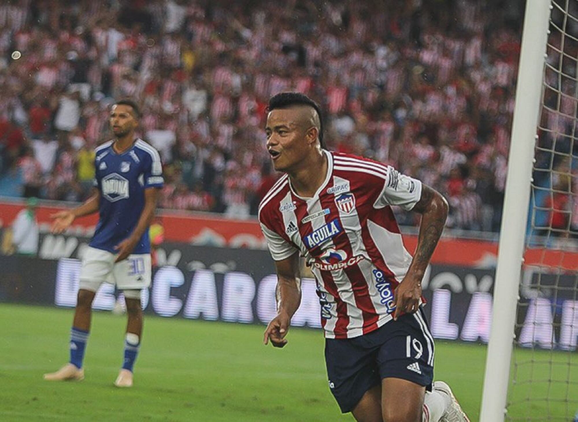 Luis Fernando Sandoval celebra su gol frente a Millonarios. 30 de abril de de 2023. Foto: Twitter Oficial del Junior.