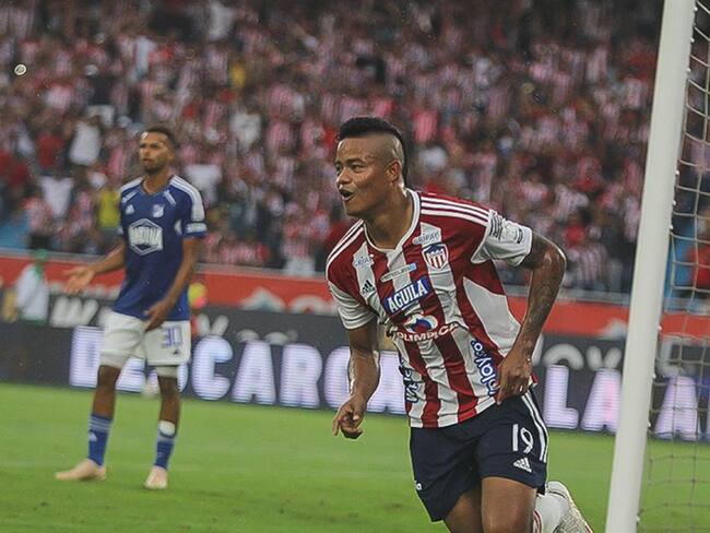Luis Fernando Sandoval celebra su gol frente a Millonarios. 30 de abril de de 2023. Foto: Twitter Oficial del Junior.