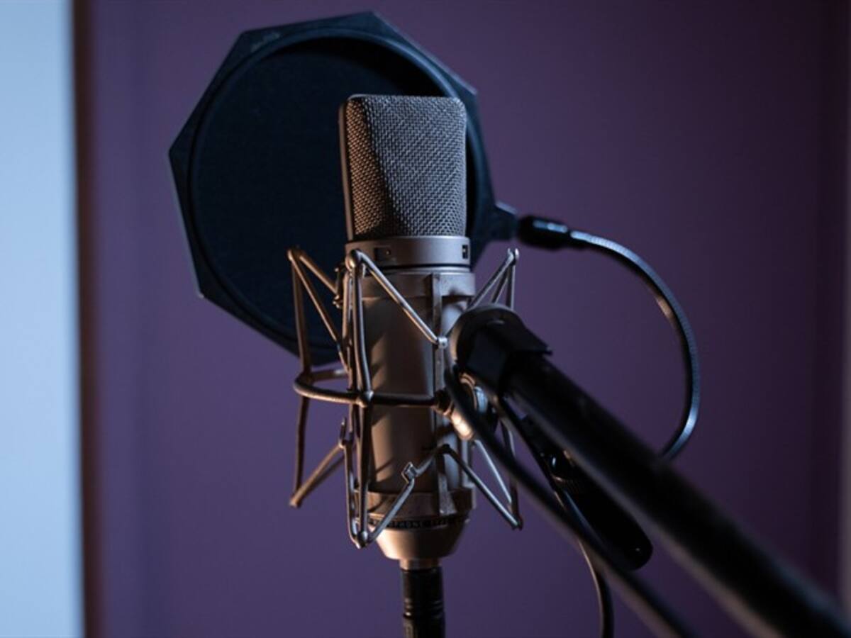 Frases colombianas en inglés de una fiesta familiar en Repeat After Ibarra