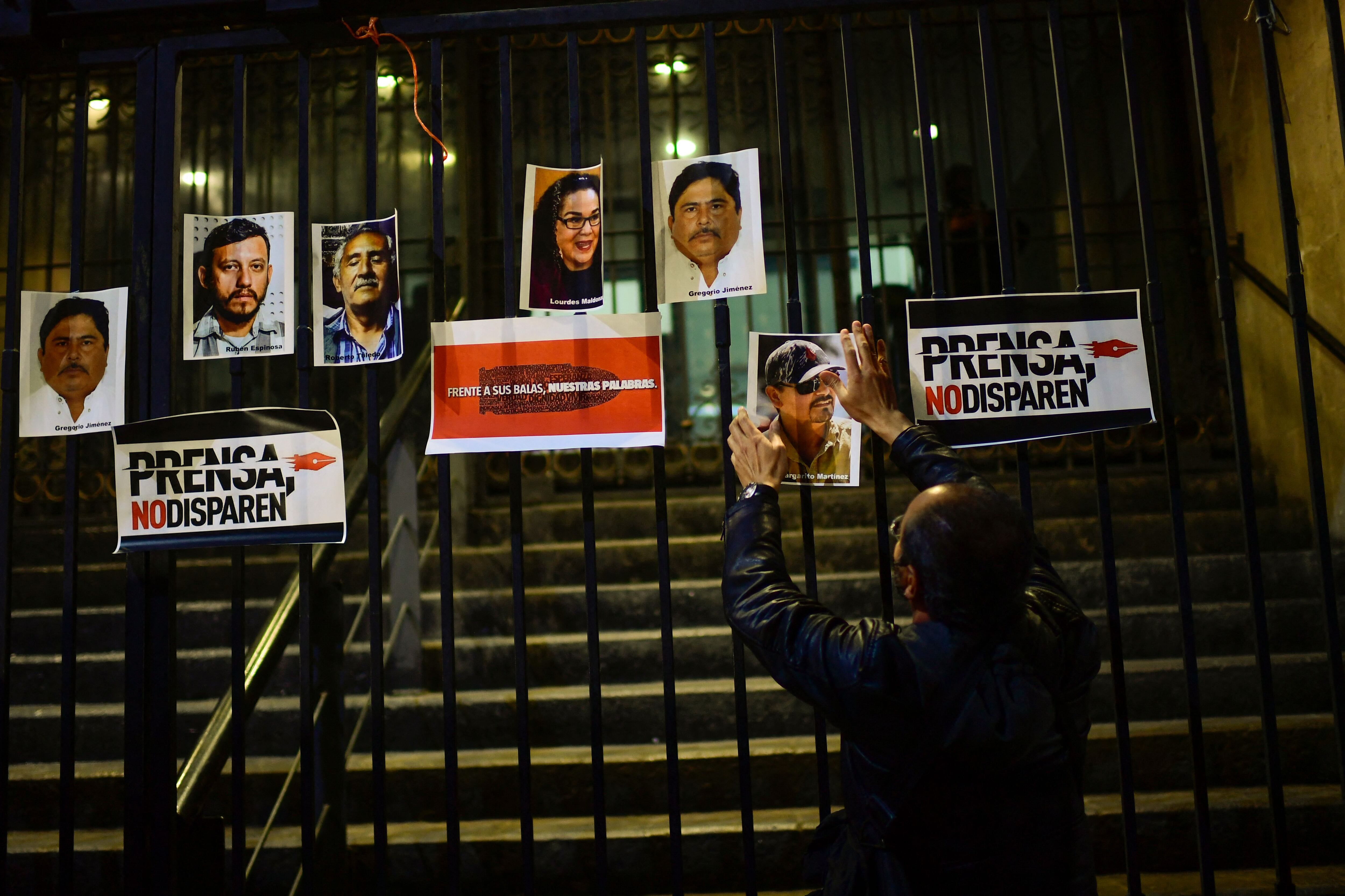 Foto de referencia de manifestaciones por la libertad de prensa y en rechazo al asesinato de periodistas en México. (Photo by Pedro PARDO / AFP) (Photo by PEDRO PARDO/AFP via Getty Images)