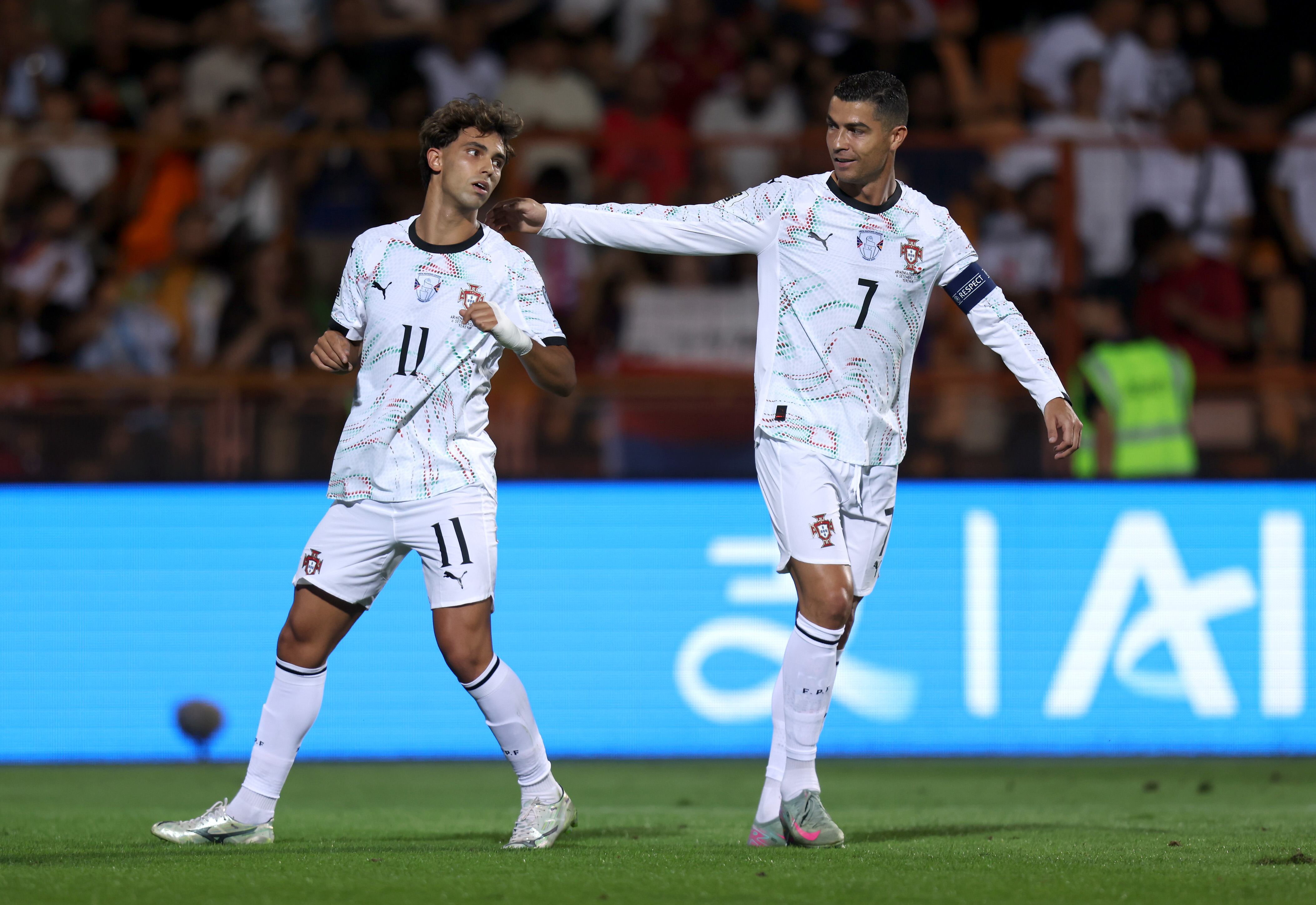 Cristiano Ronald y Joao Felix durante el encuentro de Portugal ante Armenia. FOTO: Denis Tyrin - UEFA/UEFA via Getty Images