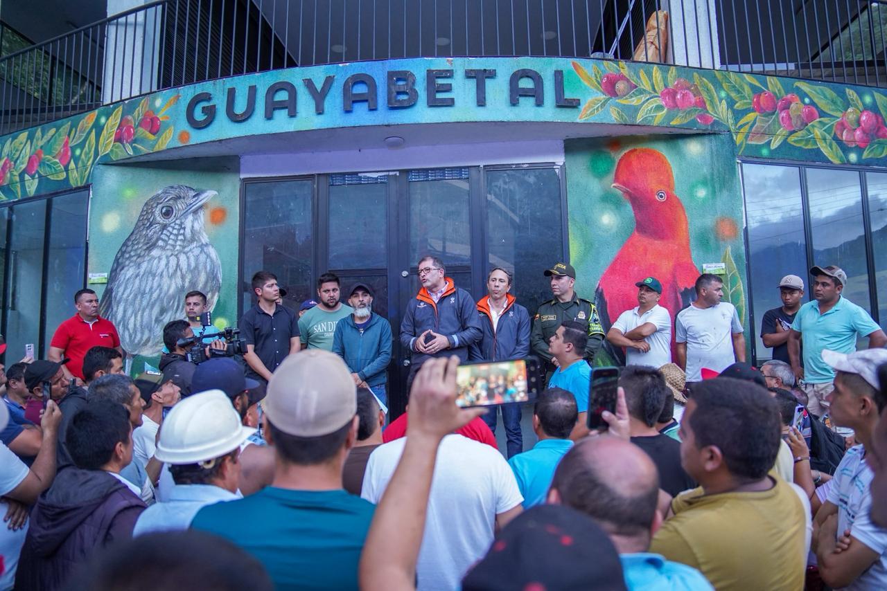 Se levantó bloqueo de vía Bogotá – Villavicencio con concertación entre el Gobierno y manifestantes. Foto: ANI.