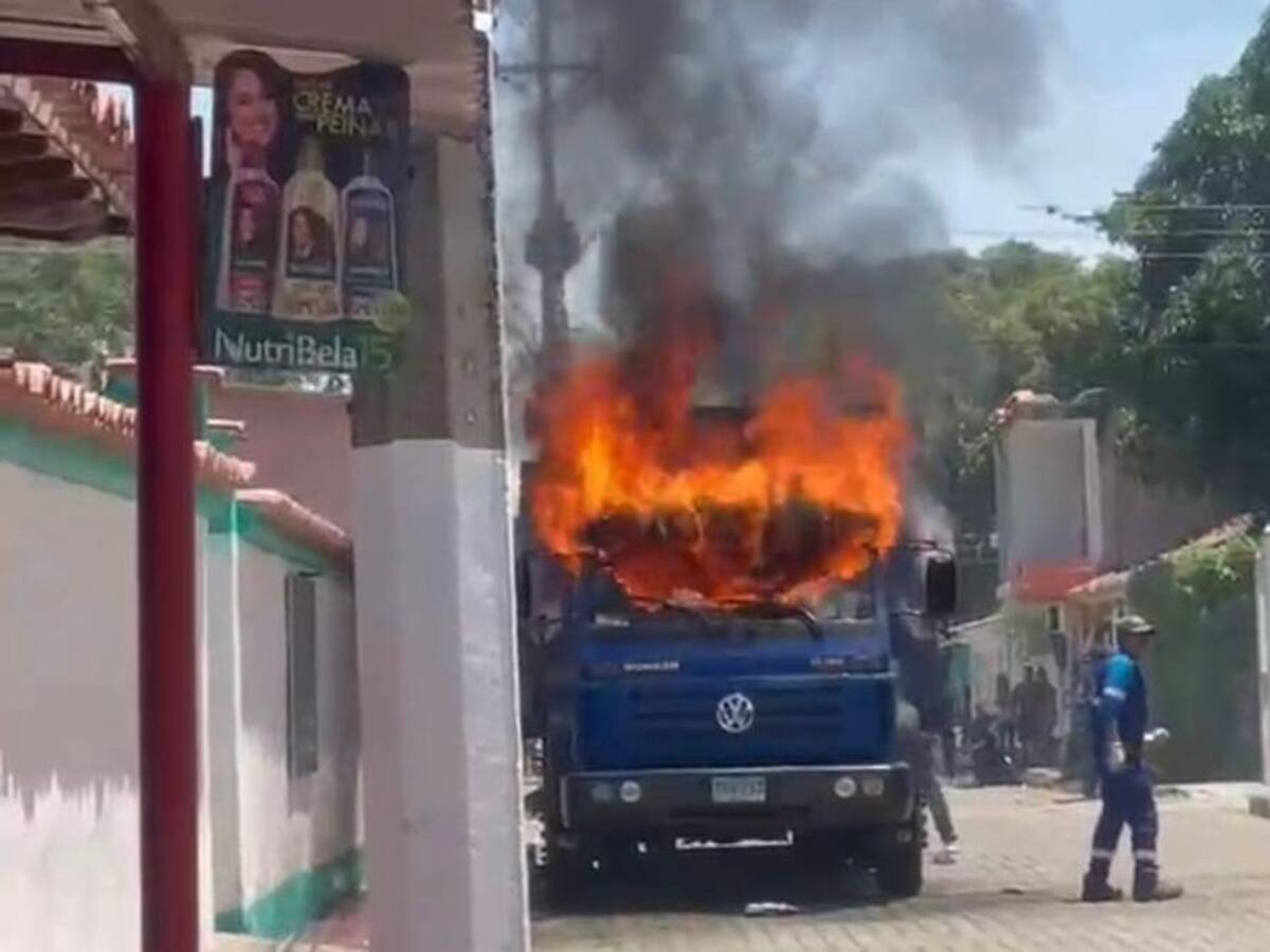 Cuarto vehículo transportador de bebidas fue incinerado en el Área Metropolitana de Cúcuta