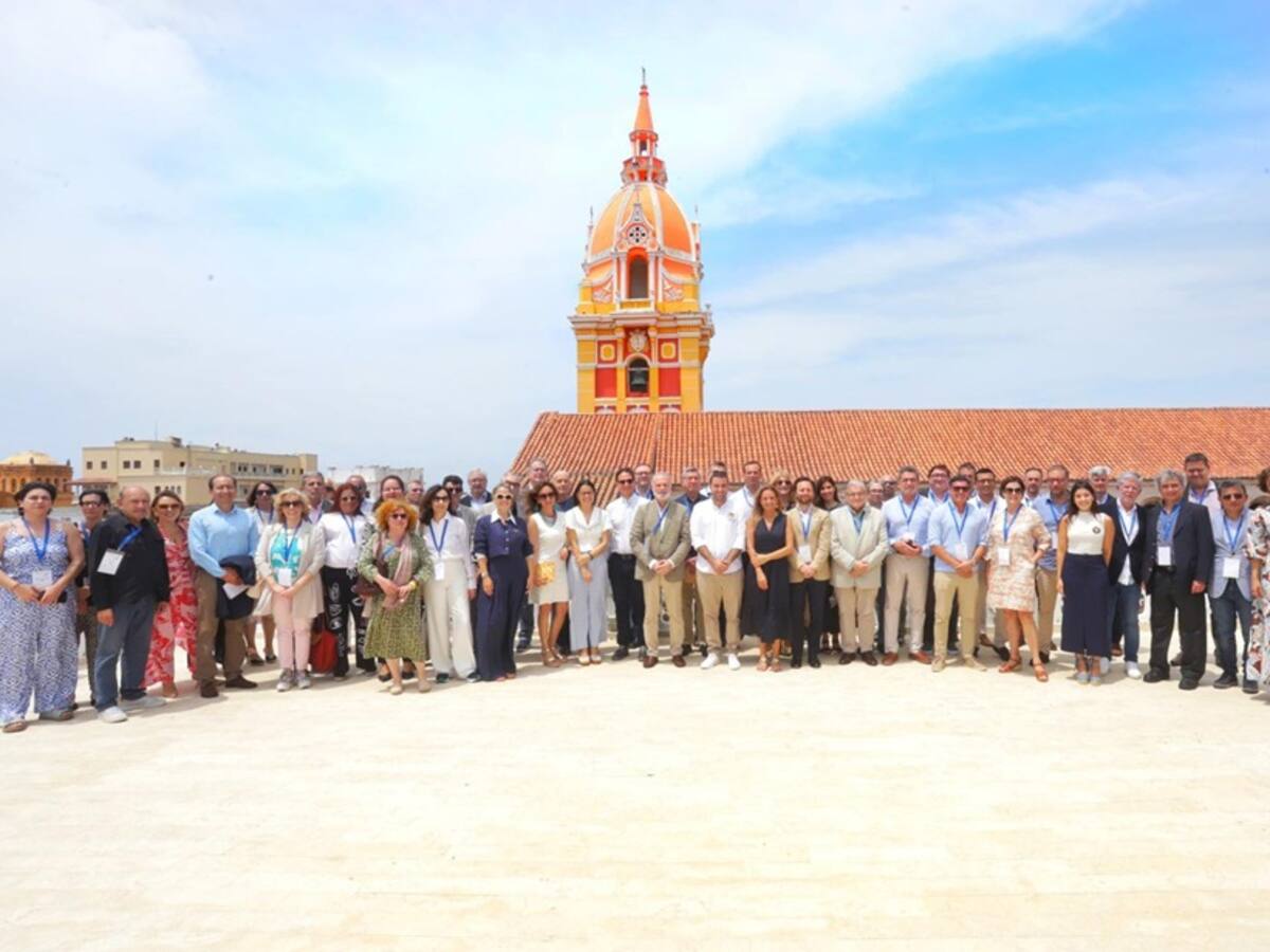 Medios de UE y A. Latina firman declaración por un periodismo responsable frente a desafíos globales