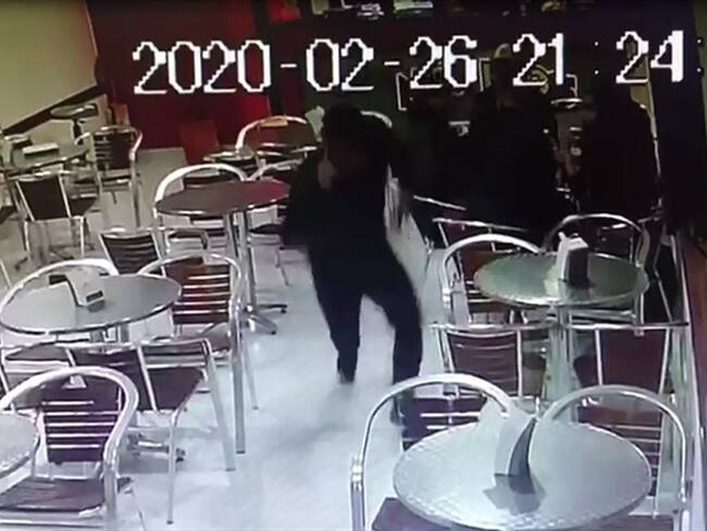 En video quedó un robo de celular en el norte de Bogotá. Foto: Captura de pantalla