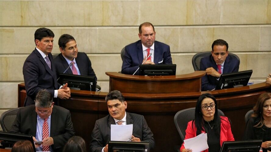 La millonaria suma que giró Hacienda para nivelar sueldo extra a funcionarios del Congreso. Foto: Colprensa
