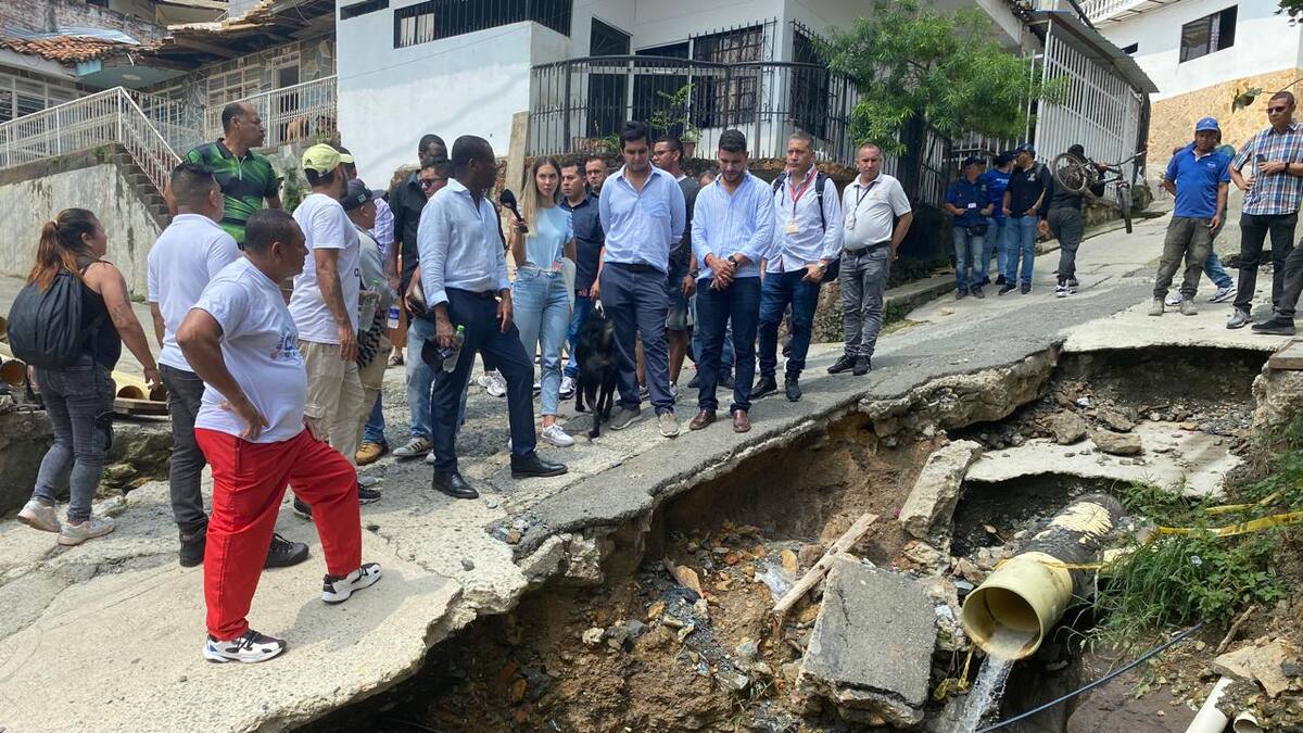 Retraso de obra provoca bloqueos en Comuna 20 de Cali, mientras contratista denuncia extorsiones
