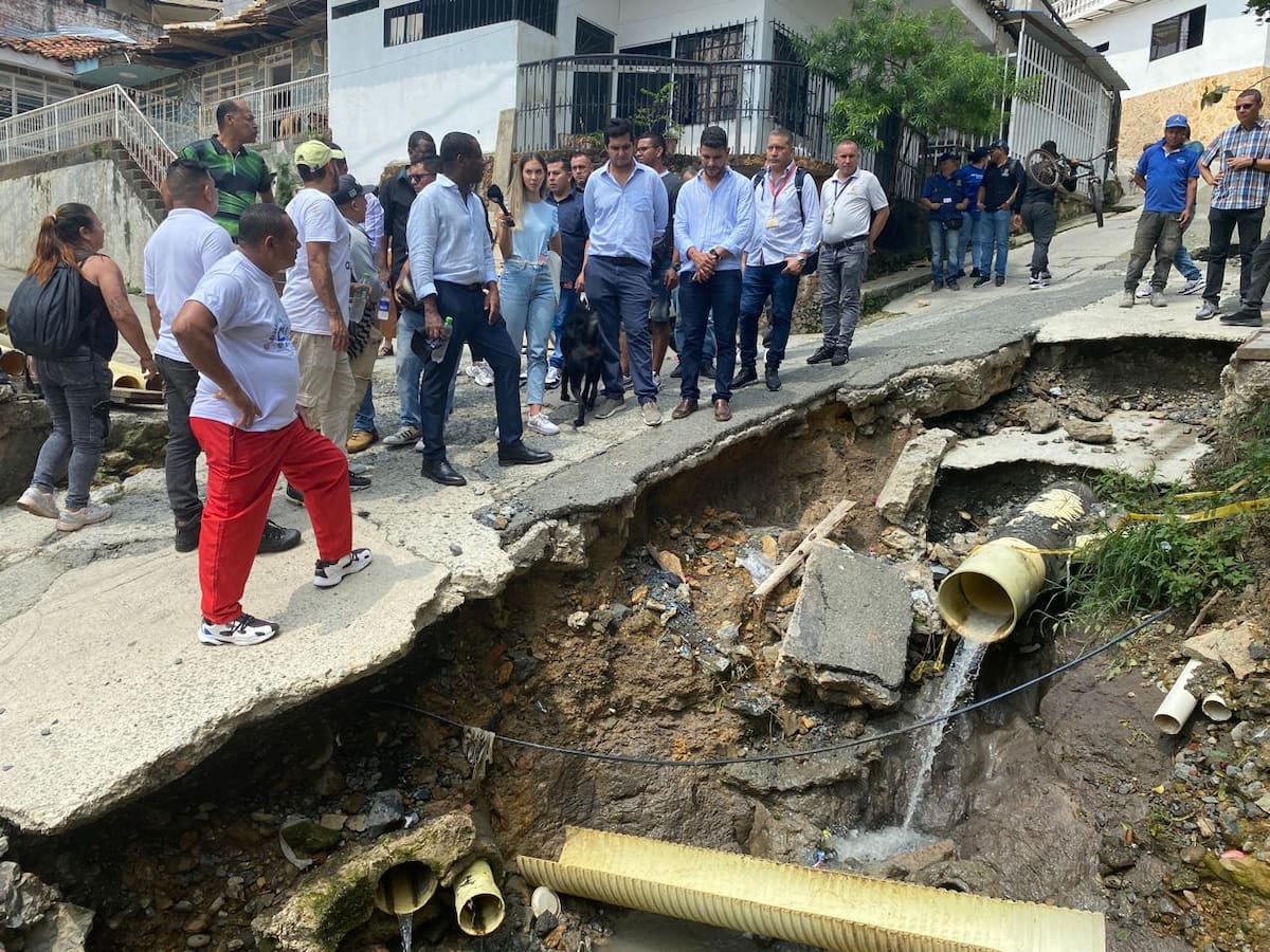 Retraso de obra provoca bloqueos en Comuna 20 de Cali, mientras contratista denuncia extorsiones