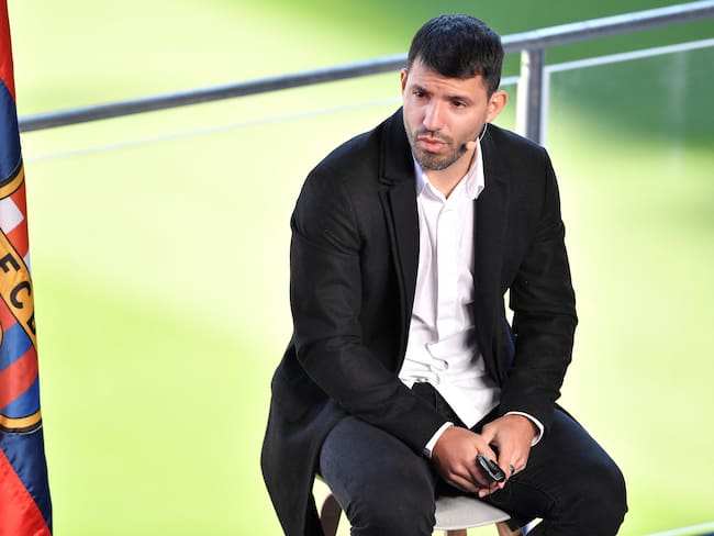 Barcelona&#039;s Argentinian forward Kun Aguero reacts as he addresses a press conference to announce his retirement from football, at the Camp Nou stadium in Barcelona, on December 15, 2021. (Photo by Pau BARRENA / AFP)