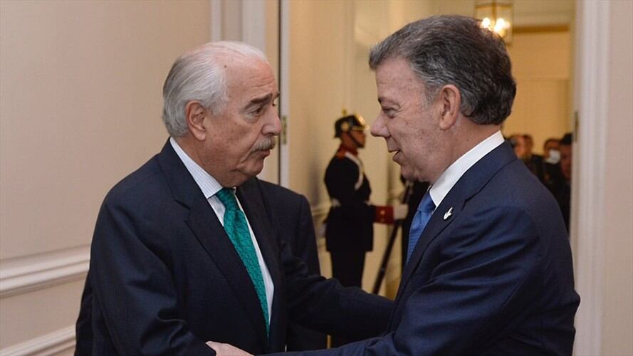 ¿Qué significa que el expresidente Juan Manuel Santos haya recusado al investigador Ricardo Ferro en la Comisión de Acusación? el expresidente respondió.. Foto: Colprensa