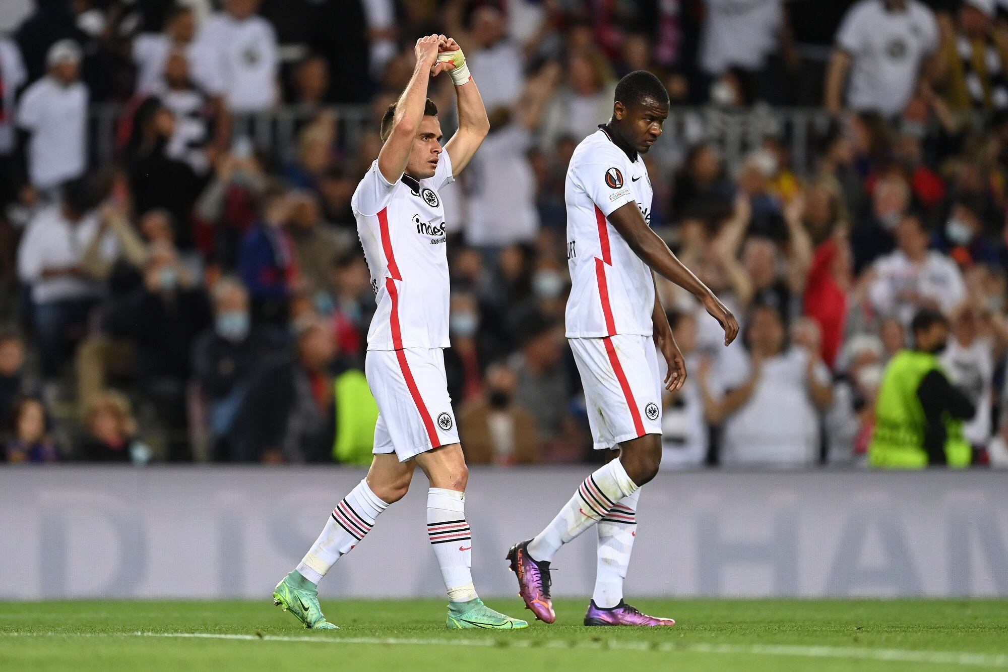Celebración de Rafael Santos Borré tras su gol ante el Barcelona por Europa League . (Photo by David Ramos/Getty Images)