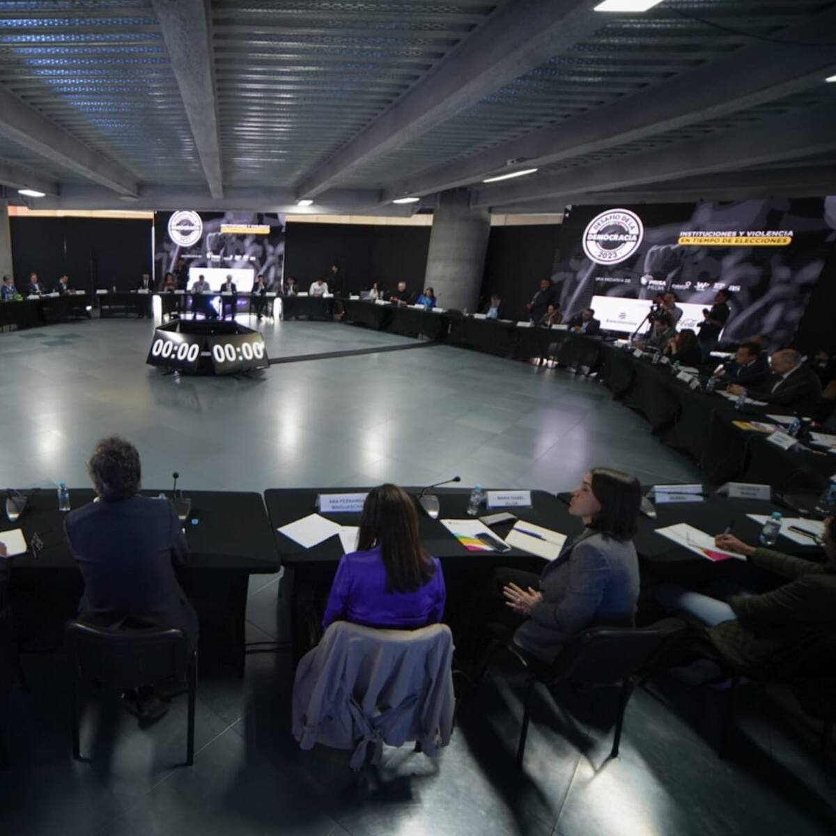 Expertos analizarán los desafíos que enfrenta la democracia colombiana este año