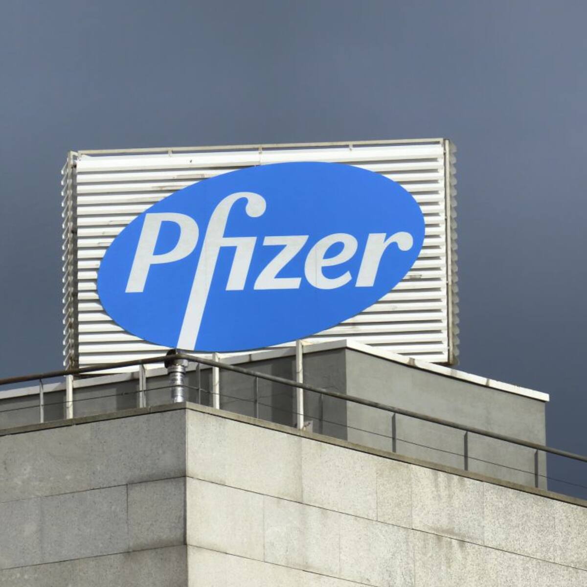 Pfizer niega que directivo suyo asistiera a fiesta en yate de Rodolfo Hernández