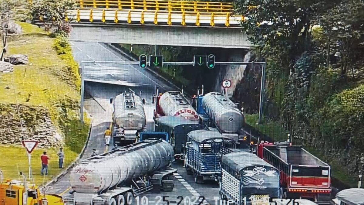 Vía Bogotá – Villavicencio registró bloqueos intermitentes por parte de camioneros
