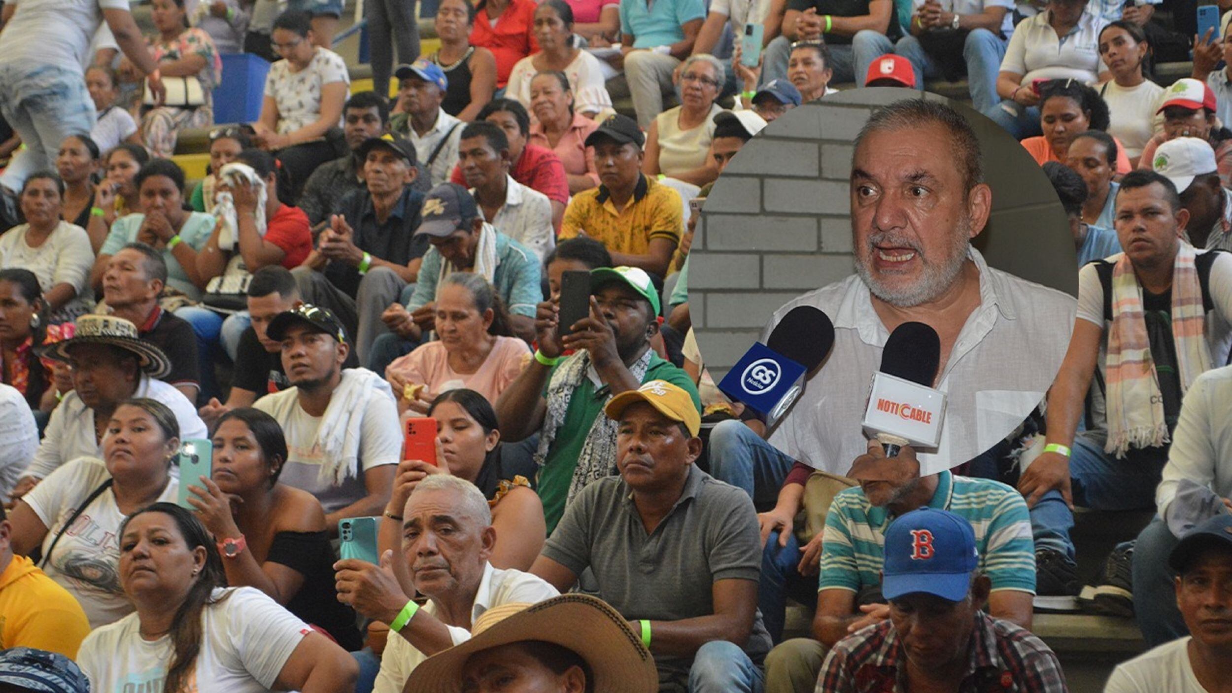 Campesinos de Ayapel recibieron titulación de predios quitados al “Cartel de Medellín”. Foto: Cortesía.