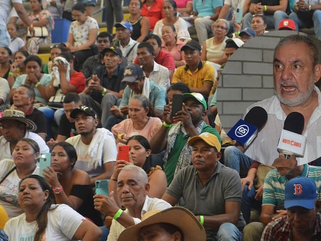 Campesinos de Ayapel recibieron titulación de predios quitados al “Cartel de Medellín”. Foto: Cortesía.