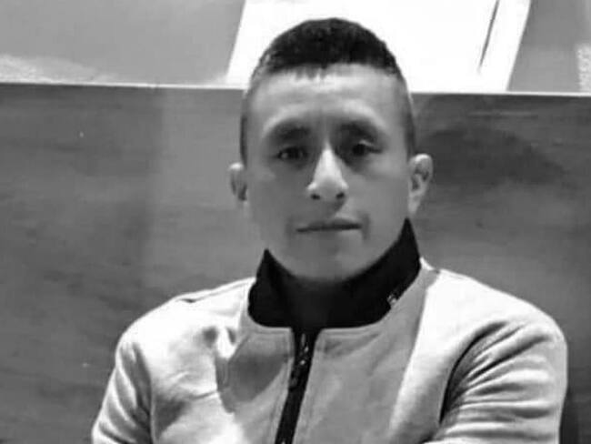 José Alirio Quitumbo asesinado cuando se desplazaba en una camioneta a recoger a su protegido en zona rural de Caloto Cauca. Crédito: Red de Apoyo Cauca.