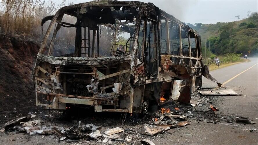 Incineran dos vehículos en el norte del Cauca . Foto: Cortesía Sucesos Cauca