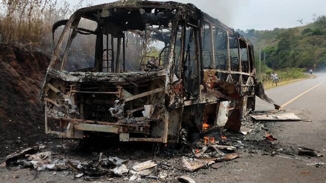 Incineran dos vehículos en el norte del Cauca . Foto: Cortesía Sucesos Cauca