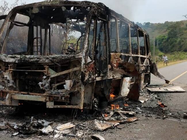 Incineran dos vehículos en el norte del Cauca . Foto: Cortesía Sucesos Cauca