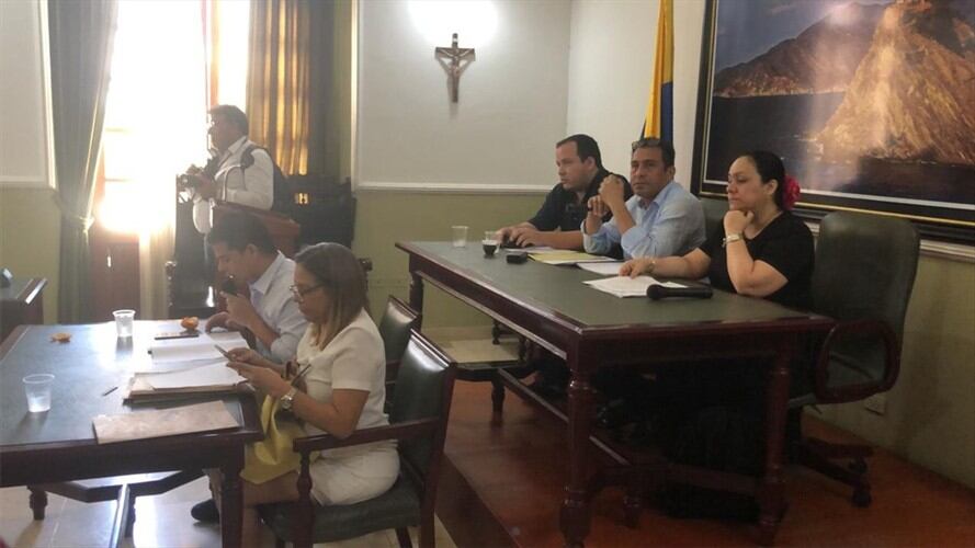 Realizan performance 'El violador eres tú' contra presidente de la Asamblea del Magdalena. Foto: Ian Farouk Simmonds